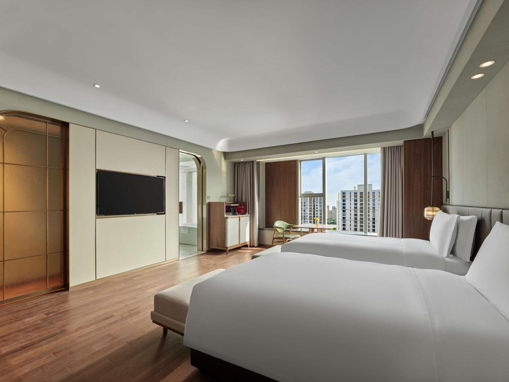 Hilton Shanghai Hongqiao Экстерьер фото