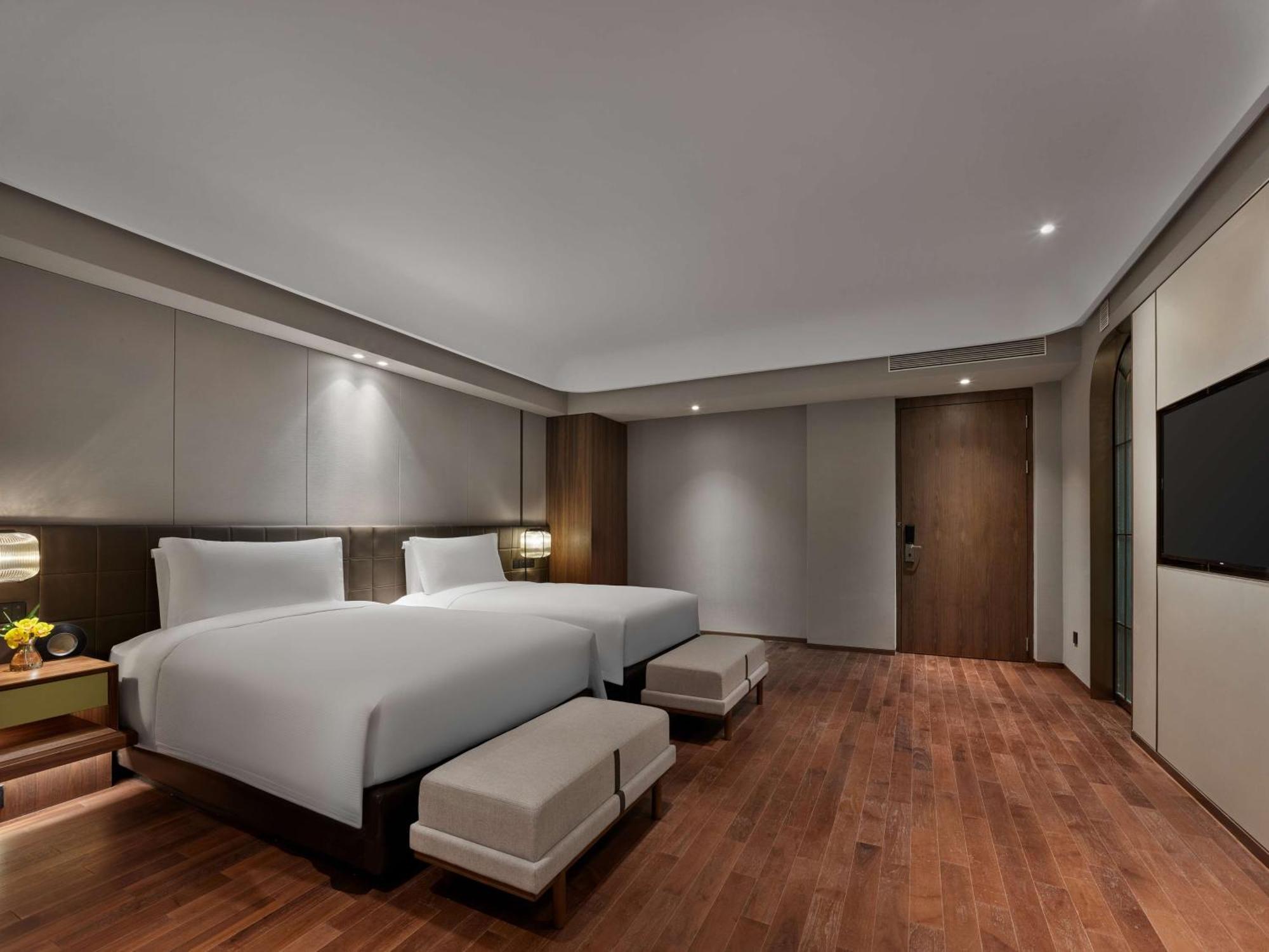 Hilton Shanghai Hongqiao Экстерьер фото