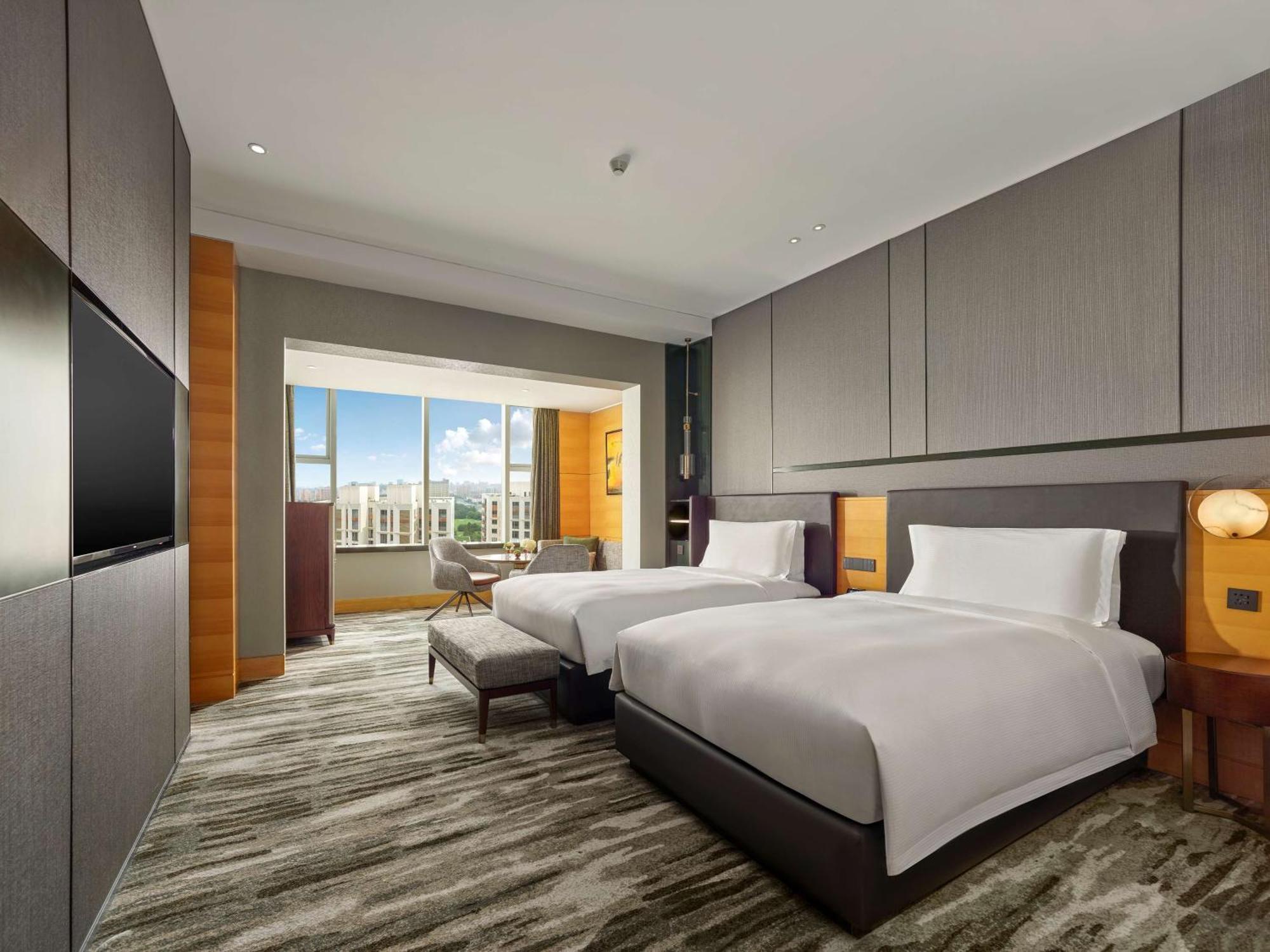 Hilton Shanghai Hongqiao Экстерьер фото