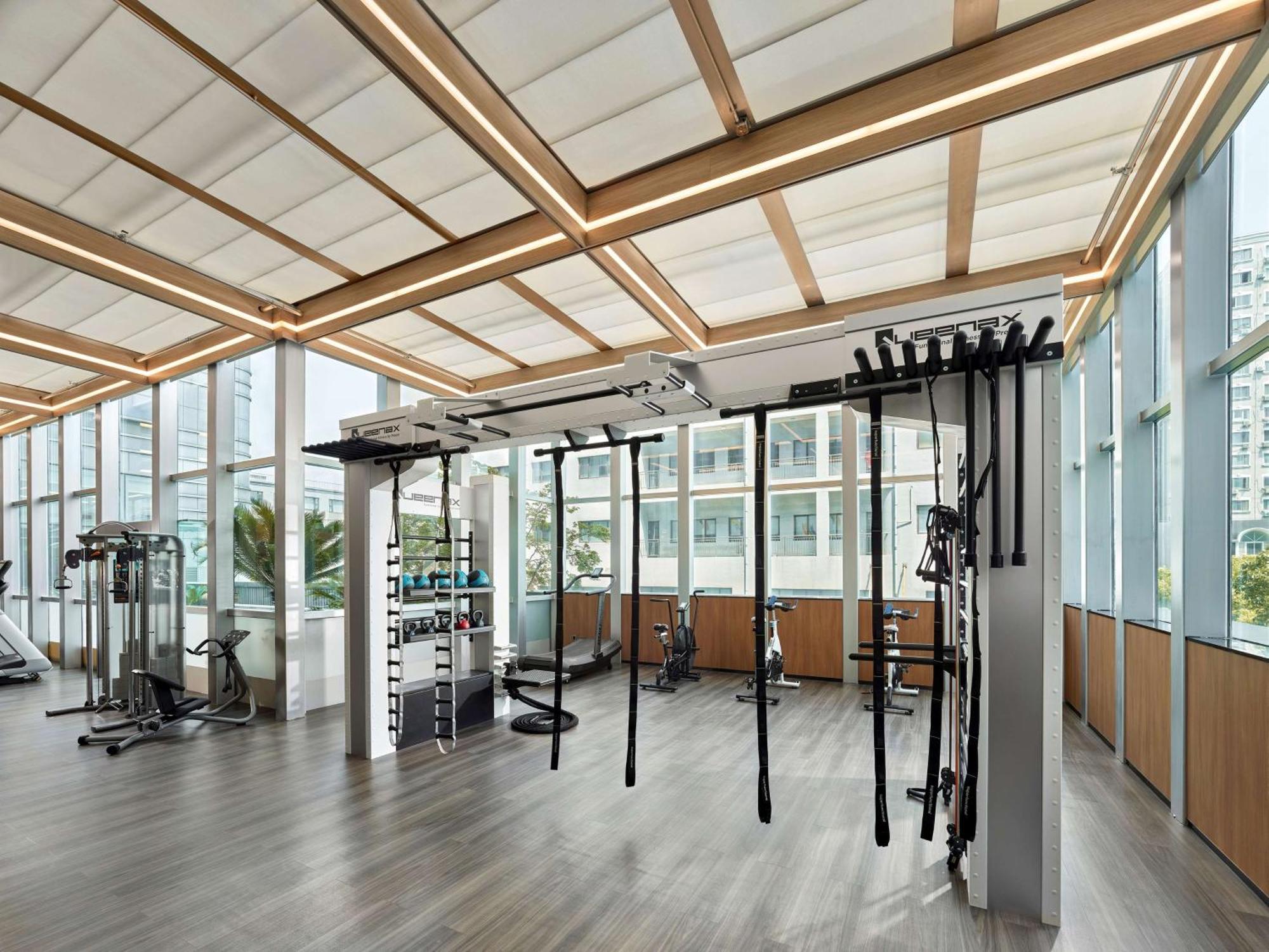 Hilton Shanghai Hongqiao Экстерьер фото